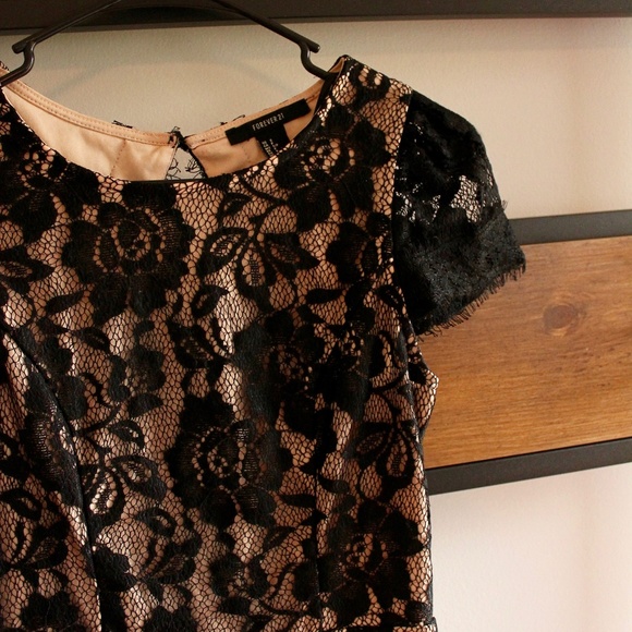 Forever 21 Nude and Black Lace Dress Small - Picture 2 of 4